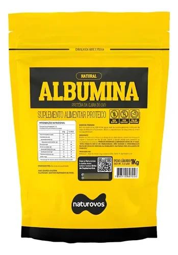 Pacote refil amarelo e preto da Albumina Naturovos 1 kg com tabela nutricional na frente