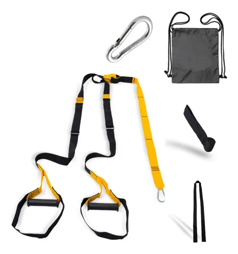 Fita preta e amarela com duas manoplas, mosquetão, bolsa de cordão cinza e peça de ancoragem, em fundo branco