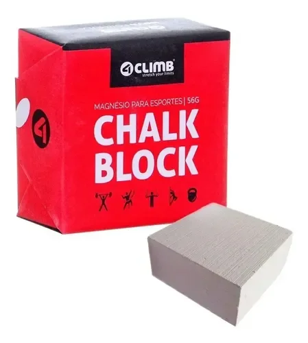 Caixa vermelha do Chalk Block 4climb ao lado de um bloco branco de giz de magnésio