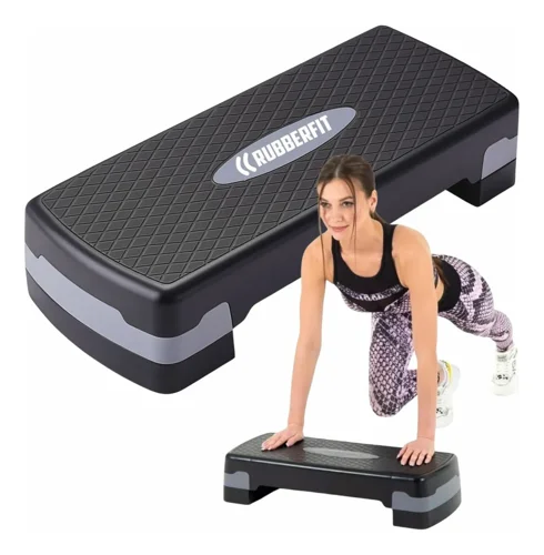 Step aeróbico Rubber Fit preto com módulos cinza, altura ajustável